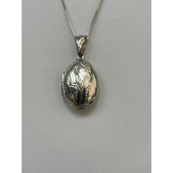 Sterling Silver Oval Engraved Locket Necklace 17" #65100 - Picture 3 of 8